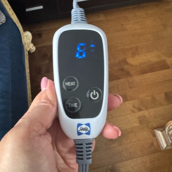 Cozy Gray Plush Electric Blanket for Ultimate Comfort - Picture 7 of 7